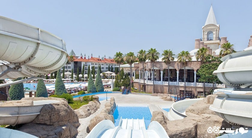 نمای ساختمان هتل از پارک آبی